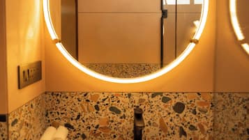 Family Room | Bilik Mandi