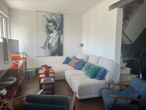 Living area - Vrbo Property (Montpellier)