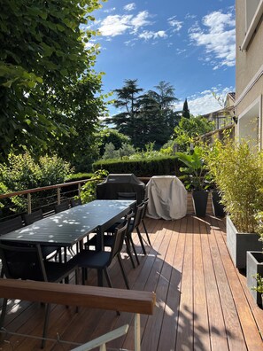 Outdoor dining - Vrbo Property (Montpellier)