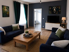 Living area - Le Trésor du Biquin – Spacious Family Home for 13 Adults and 2 Babies (Ferrières-en-Gâtinais)