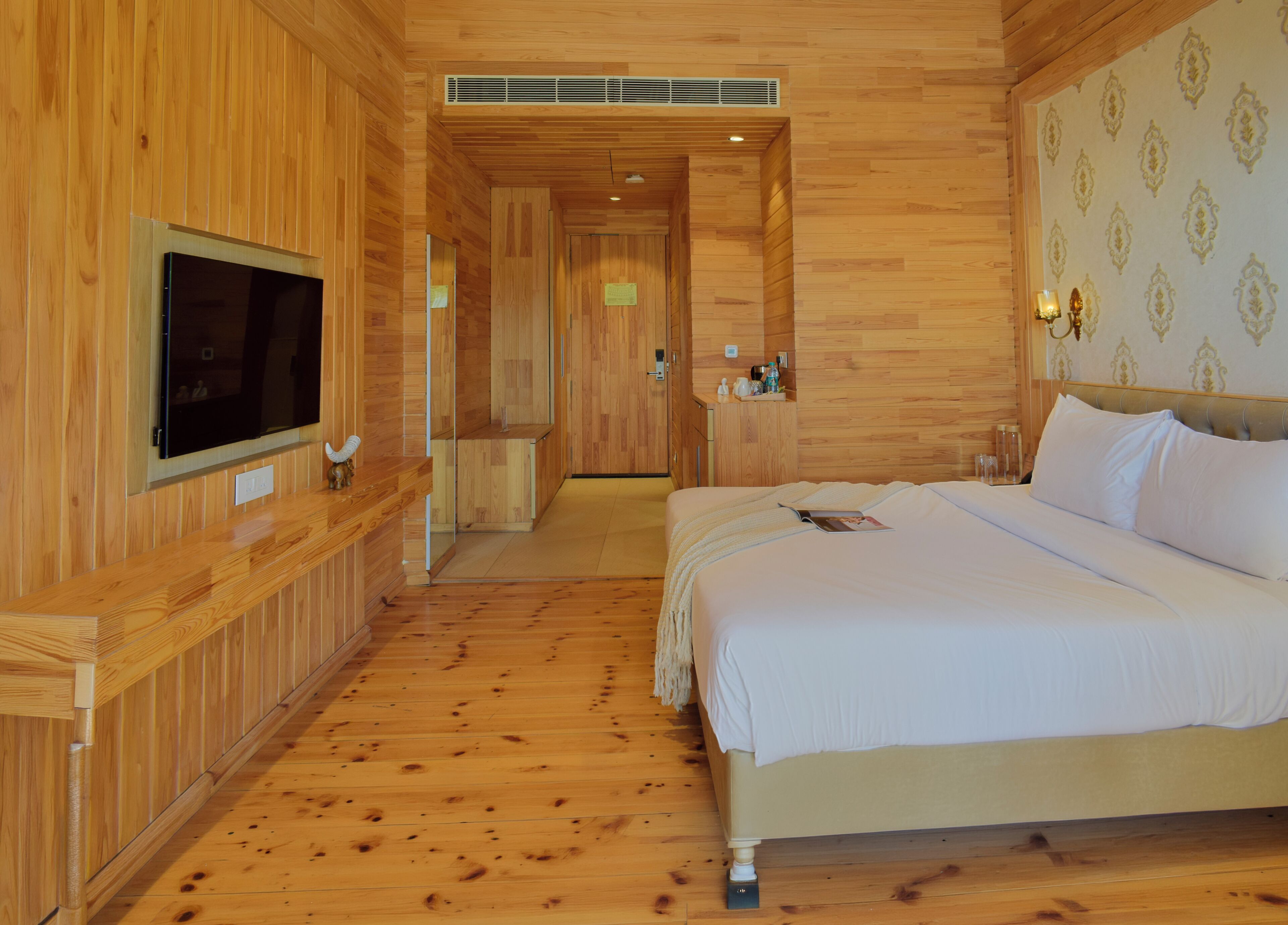 Royal Deluxe Room | In-room safe, desk, laptop workspace, blackout drapes