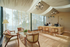 Quầy tiếp tân