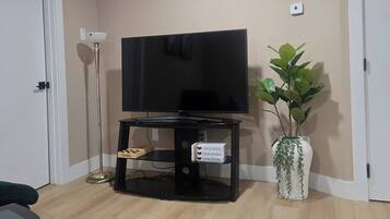 House, 2 Bedrooms | Living room | Books