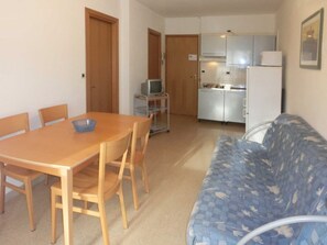 Interior - Simple and equipped flat for a family stay (Lignano Sabbiadoro)