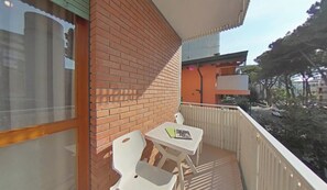 Outdoor dining - Equipped family living (Lignano Sabbiadoro)