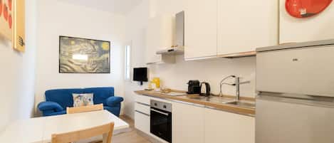 Fridge, dishwasher