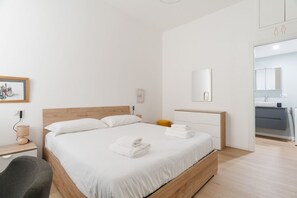 2 Schlafzimmer, Bügeleisen/Bügelbrett