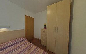 2 bedrooms, Internet - Perfectly located flat for four guests (Lignano Sabbiadoro)