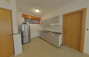Private kitchen - Equipped family flat in the heart of Lignano (Lignano Sabbiadoro)
