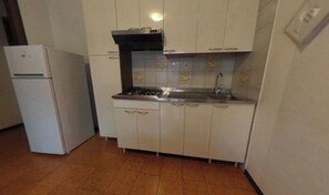 Private kitchen - Spacious apartment with two balconies (Lignano Sabbiadoro)