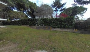 Property grounds - Family flat with furnished outdoor space (Lignano Sabbiadoro)
