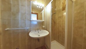 Shower - Vacation home in a quiet area (Lignano Sabbiadoro)