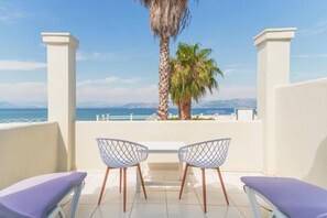 Camera tripla, balcone, vista mare | Vista spiaggia/mare