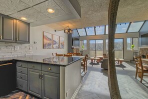 Interior - Beautiful Ski-In Ski-Out. All Resort Amenities. (Breckenridge)