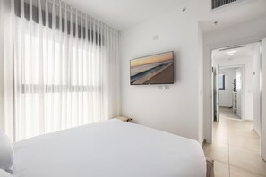 2 bedrooms, iron/ironing board, WiFi, bed sheets - Premium 2BR | Steps to Beach • Balcony • Mamad (Bat Yam)