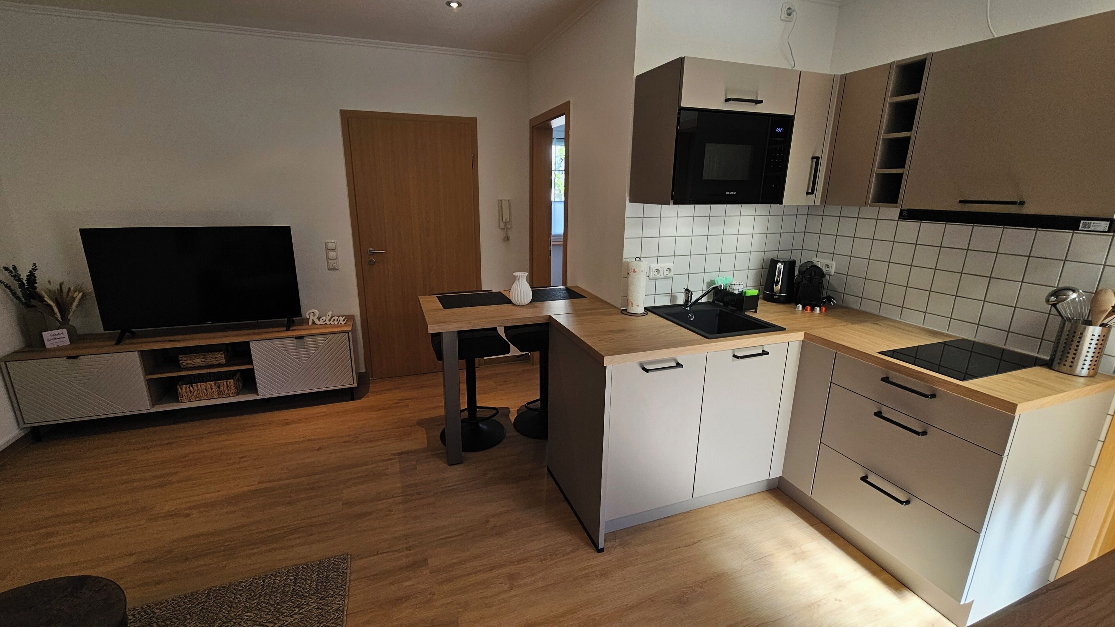 Kühlschrank, Mikrowelle, Herdplatte, Geschirrspüler