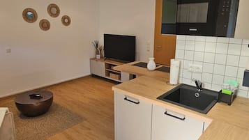 Réfrigérateur, micro-ondes, plaque de cuisson, lave-vaisselle
