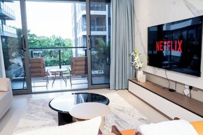 Living area - Stylish 2BR Apartment in Masaki, Pool, Gym & Near Beach (Dar es Salaam)