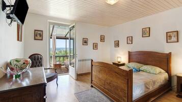 2 slaapkamers, een strijkplank/strijkijzer, wifi, beddengoed