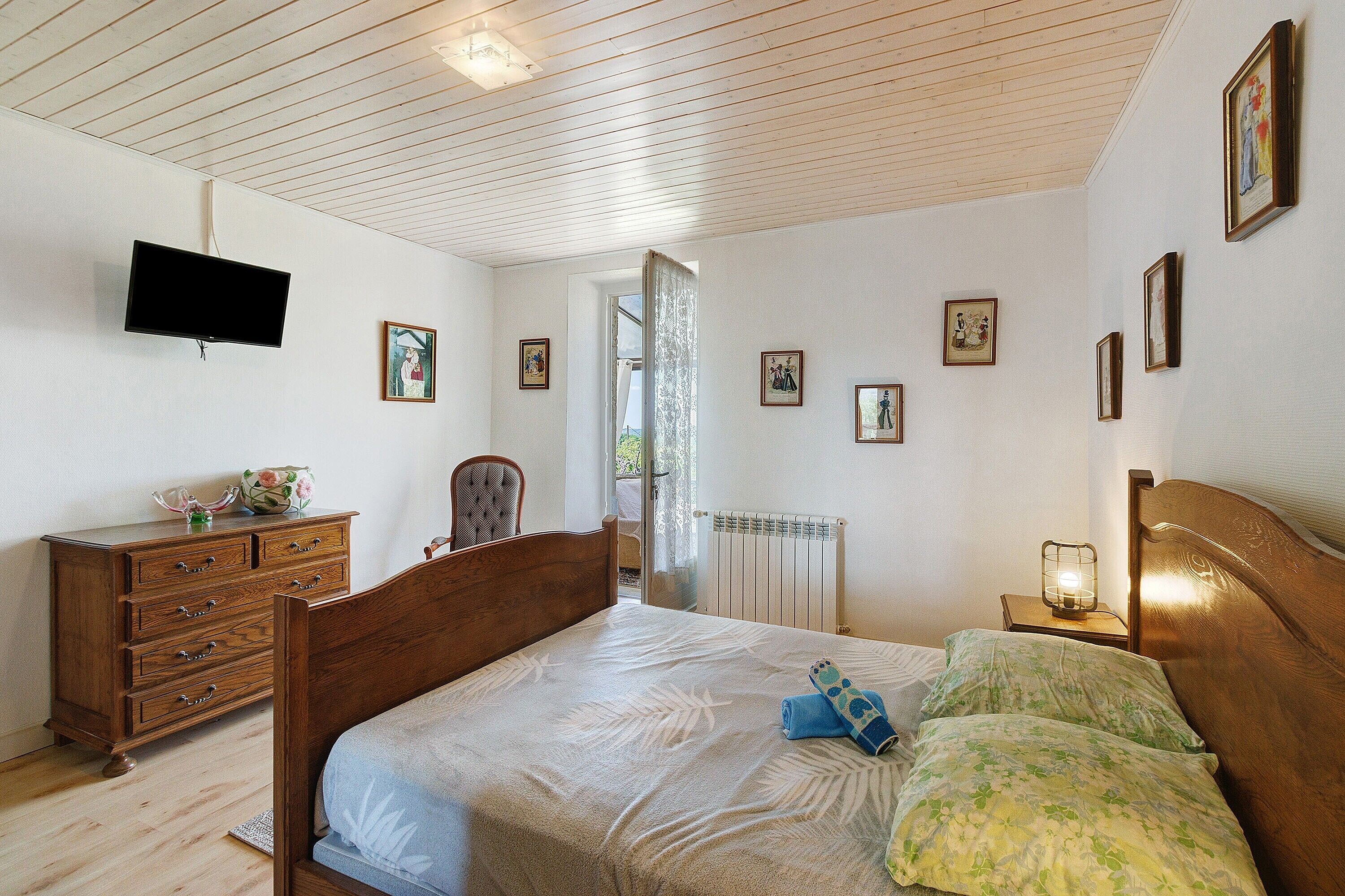 2 chambres, fer et planche à repasser, Wi-Fi, draps fournis