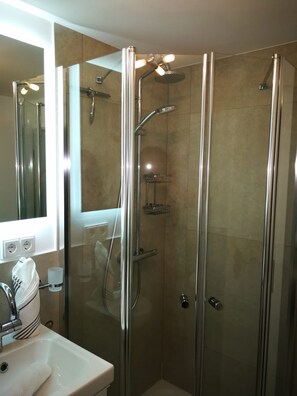 Bathroom - Vrbo Property (List auf Sylt)