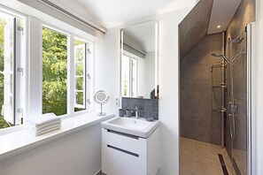 Bathroom - Vrbo Property (List auf Sylt)