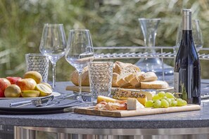 Outdoor dining - Vrbo Property (List auf Sylt)