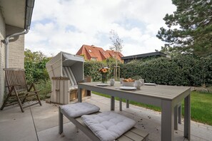 Outdoor dining - Vrbo Property (List auf Sylt)