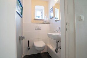 Bathroom - Vrbo Property (List auf Sylt)