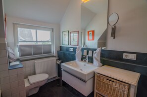 Bathroom - Vrbo Property (List auf Sylt)