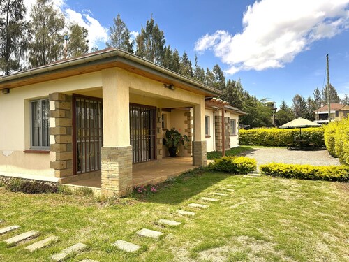 Spacious 4BR Farmhouse Retreat with Large Kitchen & Peaceful Surroundings.