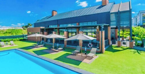 Cozy Home in Greenpark Boksbug by OR Tambo Airport
