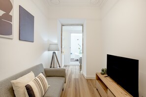 Living area - Graça Terrace by Homing (Lisbon)