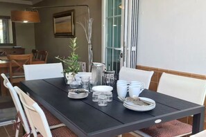 Dining - Townhouse BBQ large patio walking Puerto Banus (Marbella)