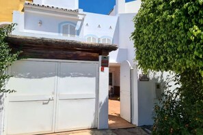 Exterior - Townhouse BBQ large patio walking Puerto Banus (Marbella)