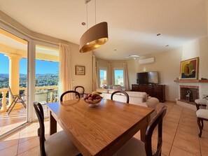 TV, fireplace - Alq 373 Villa Casanova (Calpe)
