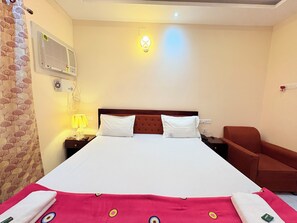 Room - Near Sea Beach Hotel BJ Puri (Puri)