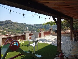 Children’s area - Quiet villa - 10 minutes from beaches and airport (Nice)