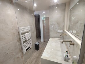 Hair dryer, towels, soap, toilet paper - Quiet villa - 10 minutes from beaches and airport (Nice)