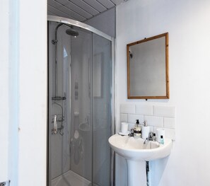 Bathroom - Guestz at The Wellington (Blackpool)