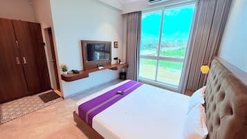 Superior Suite | Minibar, in-room safe, desk, free WiFi