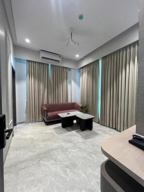 Superior Suite | Interior - PURPLE LOTUS SUITES (Khalapur)