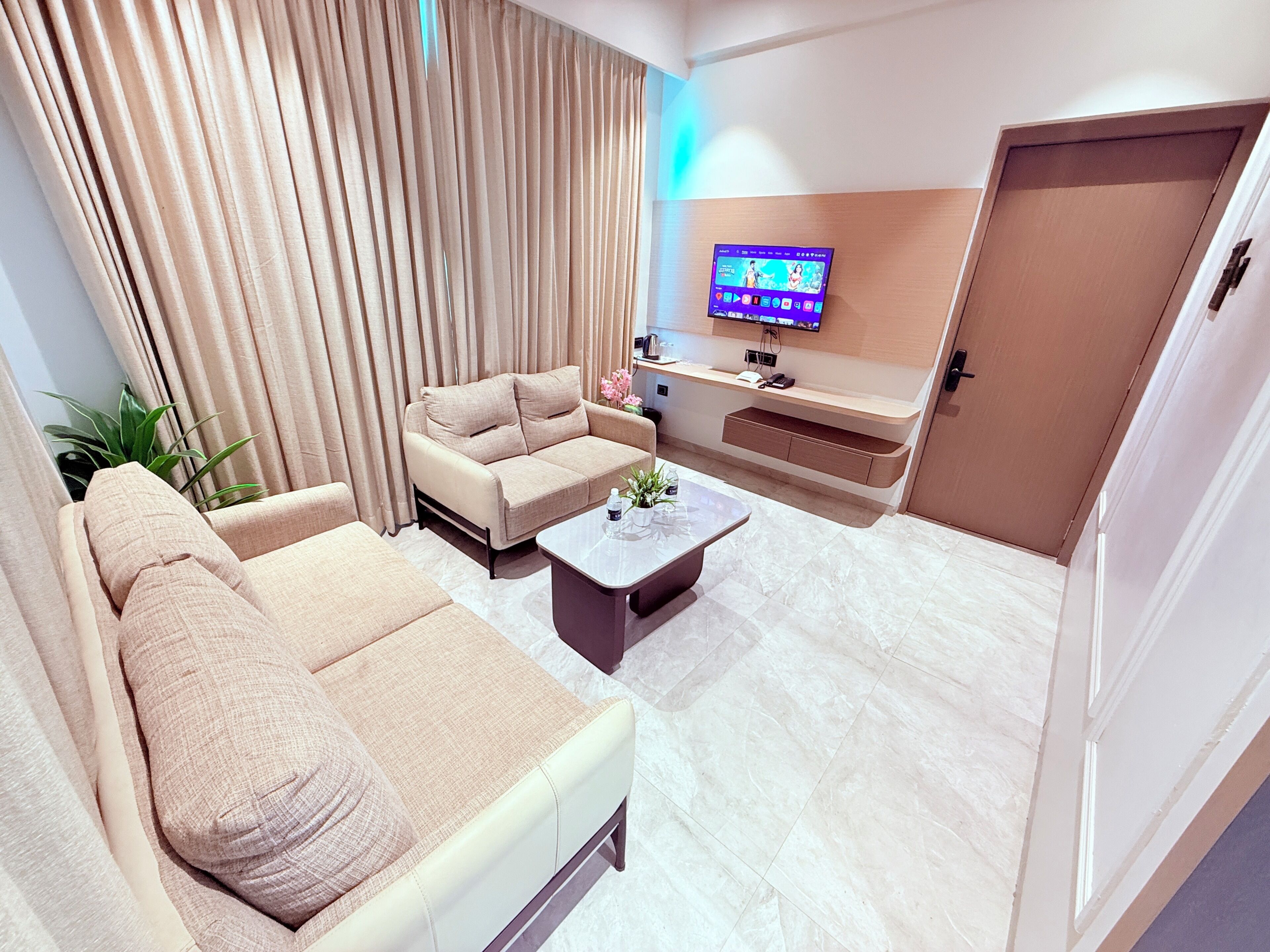 Superior Suite | Minibar, in-room safe, desk, free WiFi
