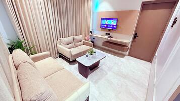 Superior Suite | Minibar, in-room safe, desk, free WiFi