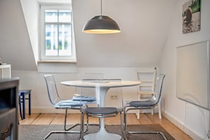 Dining - Spacious 60 m² Apartment with Shared Garden & Wi-Fi in Emmendingen (Emmendingen)