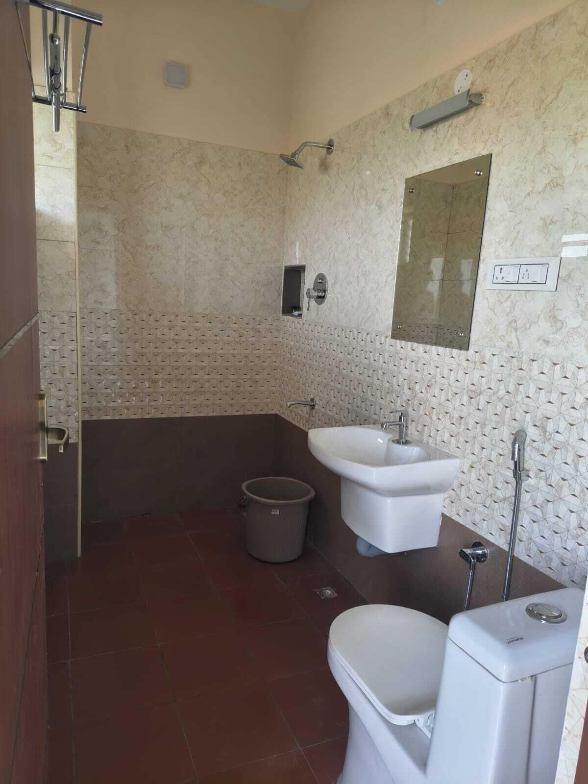 Shower, hydromassage showerhead, towels, soap