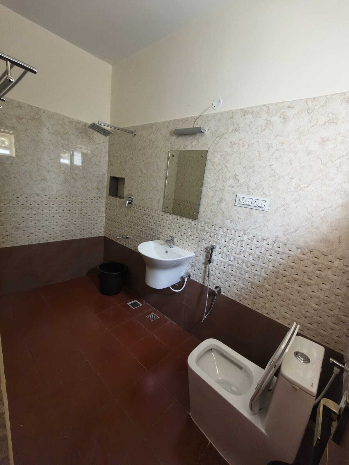 Shower, hydromassage showerhead, towels, soap