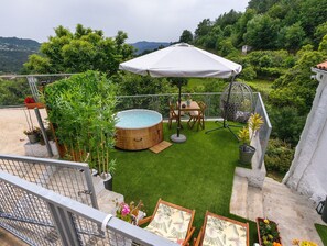 Terrace/patio - Holiday Home 'Casinha Do Riacho Loureda' with Mountain View, Wi-Fi & Air Conditioning (Loureda)