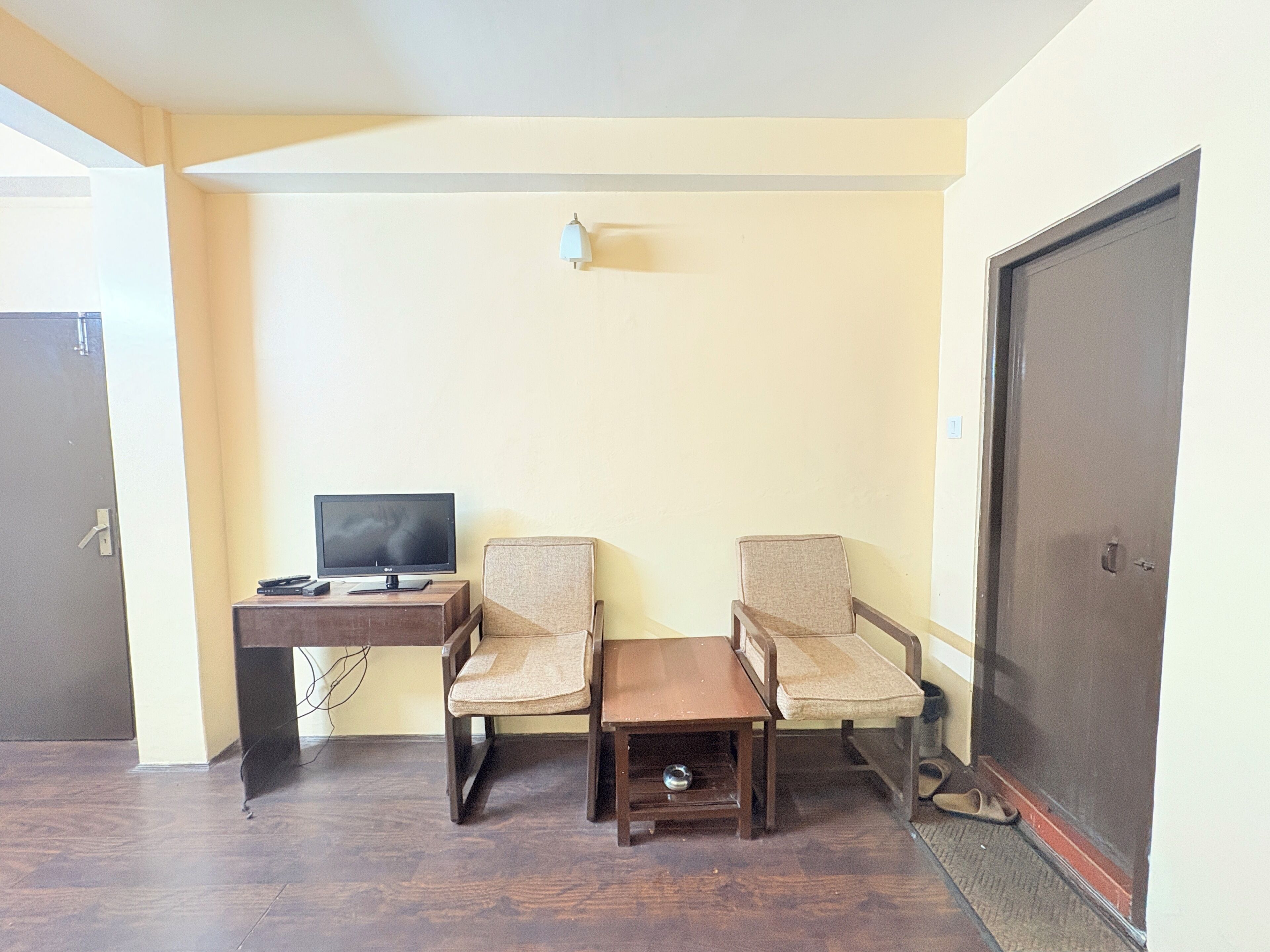Classic Triple Room, City View | Desk, soundproofing, free WiFi