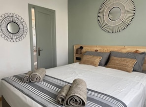 Room - Villa for 8 with sea view and pool in S'algar (S´Algar)